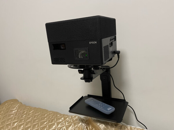 爱普生（EPSON）EF-12 投影仪家用 激光投影仪 智能家庭影院（自动对焦  250万对比度 HDR10） 实拍图