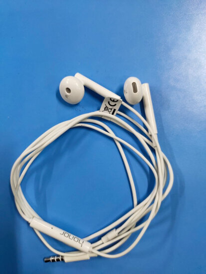 荣耀原装三键线控带麦半入耳式耳机AM115(标准版) 实拍图
