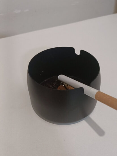 宫薰  烟灰缸金属不锈钢家用客厅创意茶几装饰摆件 磨砂黑8cm 实拍图