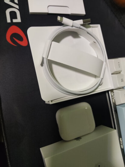 苹果（Apple）airpods2苹果无线蓝牙耳机二代 有线充电版 AirPods2+相机保护套【标配】 实拍图