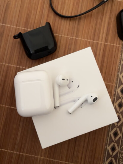 苹果（Apple）airpods2苹果无线蓝牙耳机二代 有线充电版 AirPods2+相机保护套【标配】 实拍图