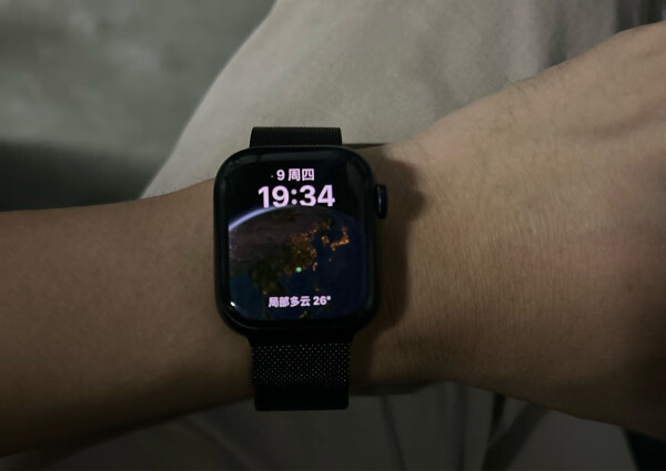 Apple Watch Series 8 智能手表GPS+蜂窝款41毫米午夜色铝金属表壳午夜色运动型表带eSIM手表 S8 MNHW3CH/A 实拍图