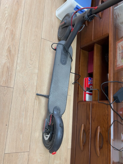 小米米家电动滑板车1S  男女成人滑板车 黑色 便携可折叠电动体感车 平衡车 30km续航 可用充气宝 实拍图