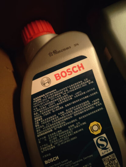 博世（BOSCH）DOT4 刹车油/制动液/离合器油 1L 通用型进口原料国内调配 一升装 实拍图