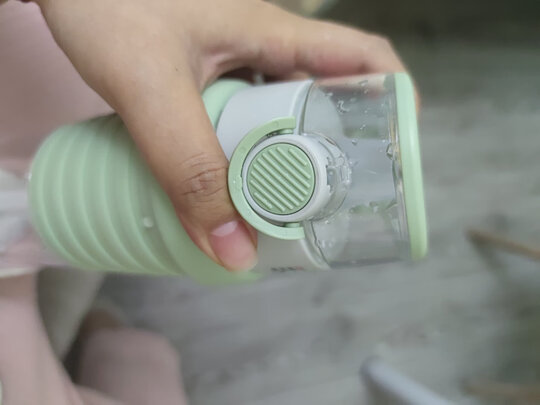 运动水杯