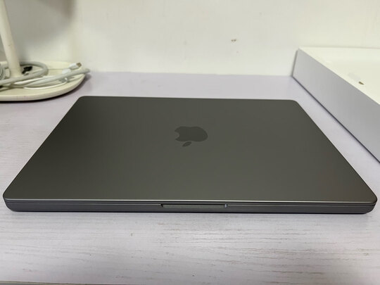 Apple MacBook Pro 13.3  八核M1芯片 8G 512G SSD 银色 笔记本电脑 轻薄本 MYDC2CH/A