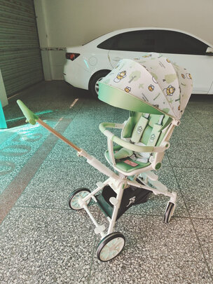 婴儿车