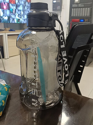 运动水杯