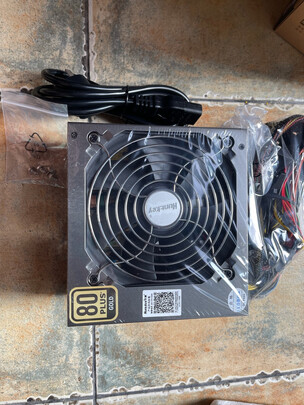 %title插图%num 航嘉(Huntkey)金牌600W WD600K电脑电源(80PLUS金牌/单路45A/全电压/LLC+SR+DC-DC/智能温控/apex英雄)