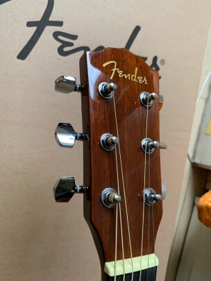 FENDER CD-60S 原木色跟雅马哈FG800VN哪个好点？哪个手感极佳 