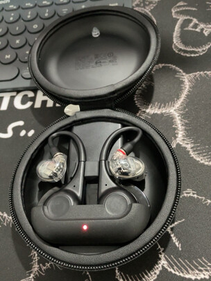 %title插图%num 舒尔 Shure RMCE-TW2真无线蓝牙耳挂适配器 MMCX 接口 蓝牙5.0