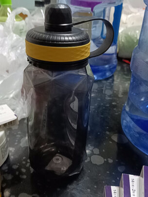 运动水杯