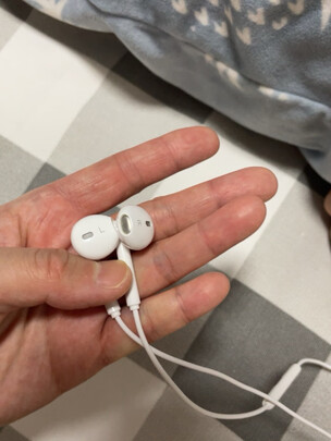 华为耳机 听着音效很好 立体的感觉非常震撼.