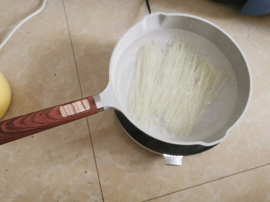 麦饭石不粘锅