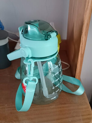吸管水杯