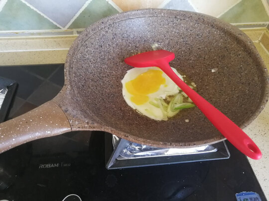 麦饭石不粘锅