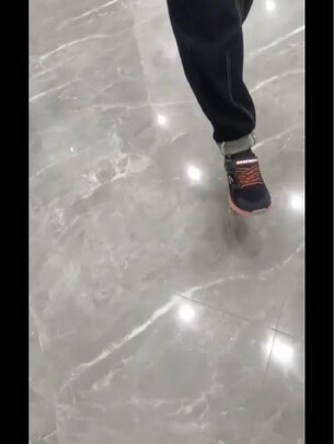 儿童运动鞋