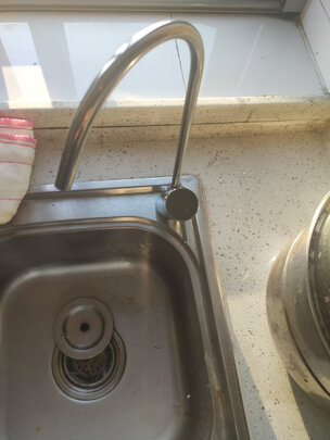 净水器|看完不迷路：史密斯净水器好还是沁园好?细节对比区别测评