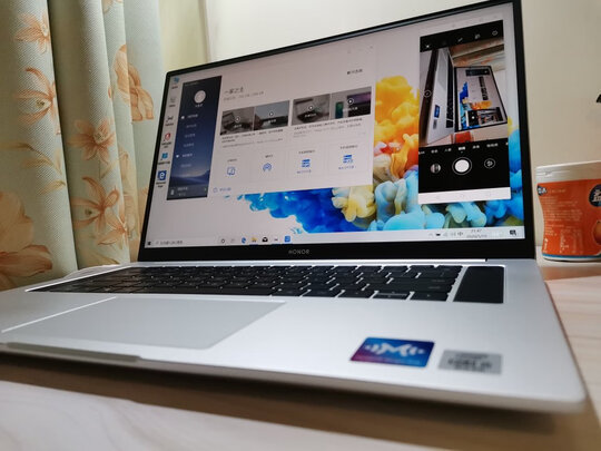 %title插图%num 荣耀MagicBook Pro 2020 16.1英寸全面屏轻薄笔记本电脑(十代酷睿i7 16G 512G MX350 100%sRGB)冰河银