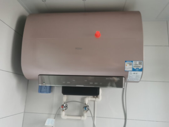%title插图%num 海尔(Haier)家用电热水器3300W速热扁桶纤薄双胆镁棒免更换健康杀菌 EC5003-BOOK(U1) 空间大师