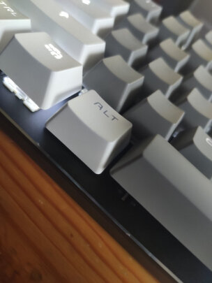 黑爵AK35i PBT版机械键盘跟雷柏V700S合金版区别大吗，按键哪款更加舒服？哪个手感一流？