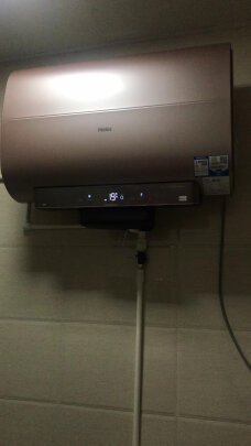 %title插图%num 海尔(Haier)家用电热水器3300W速热扁桶纤薄双胆镁棒免更换健康杀菌 EC5003-BOOK(U1) 空间大师