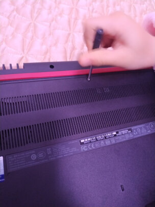 金士顿HX424S14IB/8对比三星DDR4 8GB 笔记本内存区别明显不？散热哪款比较好？哪个反应灵敏 