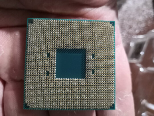 AMD 速龙 3000G处理器怎么样呀，性价比够不够高？运行安静吗？