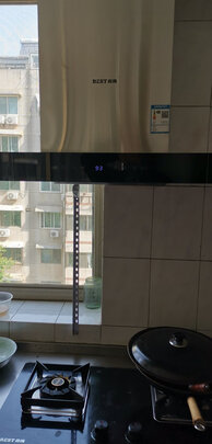 油烟机|外观展示百得油烟机和华帝油烟机哪个牌子好?用后一周讲体验真相