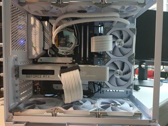 %title插图%num 利民(Thermalright)Frozen MAGIC 240 SCENIC 一体式水冷散热器TL-B12W风扇多平台全金属扣具ARGB冷头