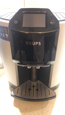 %title插图%num 克鲁伯(KRUPS)咖啡机 欧洲原装进口意式家用全自动现磨豆自带奶泡器 EA901080