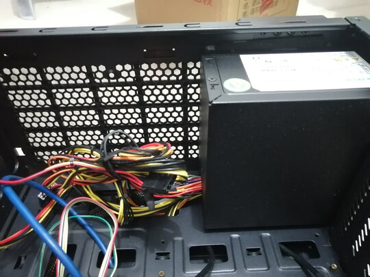 %title插图%num 台达(Delta)额定450W VX450电脑电源(主动式PFC/五年质保//宽幅/支持背线)