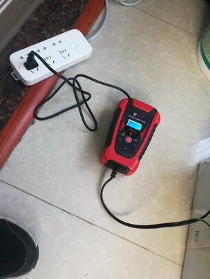 汽车电瓶充电器