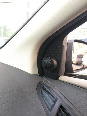 车载低音炮音响