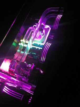 武极旗舰i99900k华硕RTX2080Ti猛禽怎么样?这主机为何这么贵?