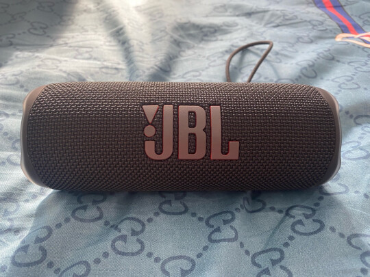 JBL FLIP6究竟好不好，声场够不够宽，十分漂亮吗？