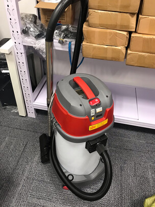 吸尘器