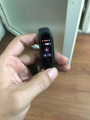 小米手环5和小米手环4哪个好？评测功能区别在哪里？