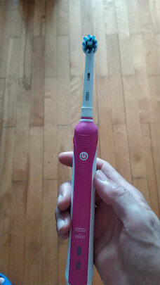 欧乐B P2000粉色与飞利浦HX6806/02究竟区别是什么，刷牙哪个干净？哪个非常好用？