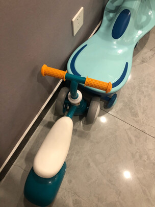 儿童滑板车