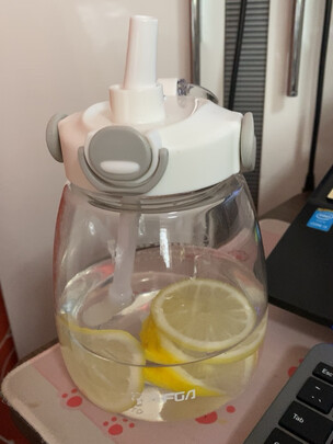 吸管水杯