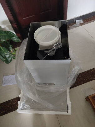 油烟机|外观展示百得油烟机和华帝油烟机哪个牌子好?用后一周讲体验真相