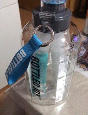 运动水杯