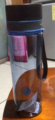 塑料水杯