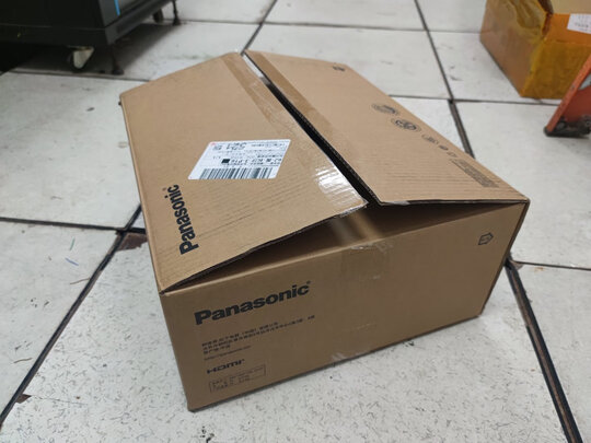 %title插图%num 松下(Panasonic)PT-WZ4000 无线投影仪 投影机办公 培训教学 家庭影院(全高清 4000高流明 手机同屏)