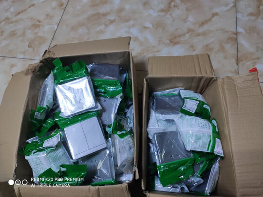 施耐德开关插座面板单开单控双控86型带LED绎尚系列荧光灰色墙面电源开关 一开单控LED