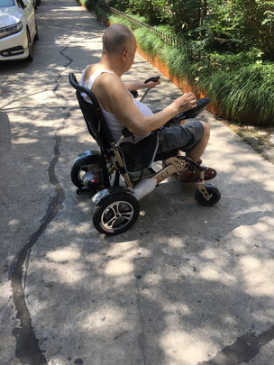 电动轮椅车