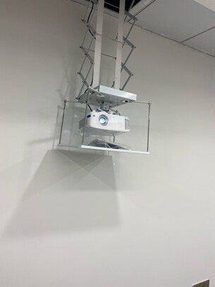明基（BenQ）E540 智能投影仪 投影机 投影仪办公（4000流明 自带热点 U盘直读 16G内存 手机投影 视频会议）