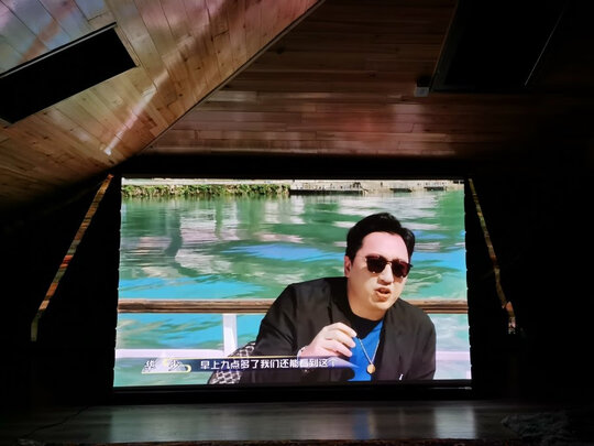 投影幕布|艾瑞尔电动拉线地拉幕布如何,值得入手的原因分享！