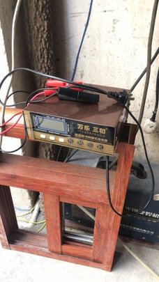 汽车电瓶充电器